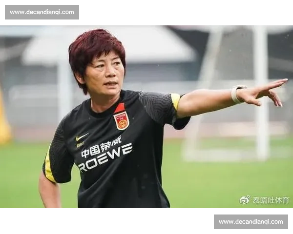 水庆霞助阵苏超,盐城阜宁球迷点燃主场激情 水庆霞助阵苏超,盐城阜宁球迷点燃主场激情